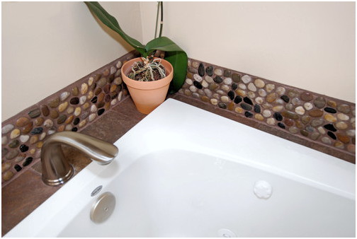 Polished-Mixed-Pebble-Tile-Bathroom-Backsplash